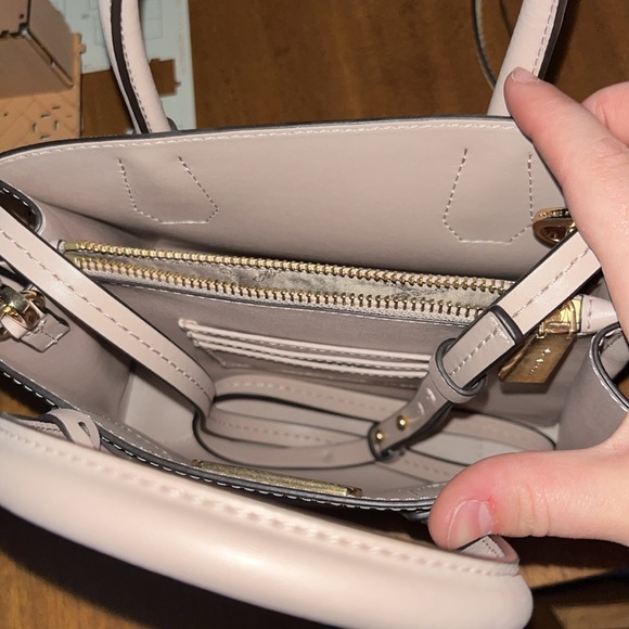Michael Kors small crossbody bag!! Pale pink - Picture 2 of 5